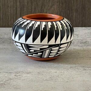 V. Tafoya Vangie Jemez Pueblo NM Native American Hand Painted Round Clay Pot 2"